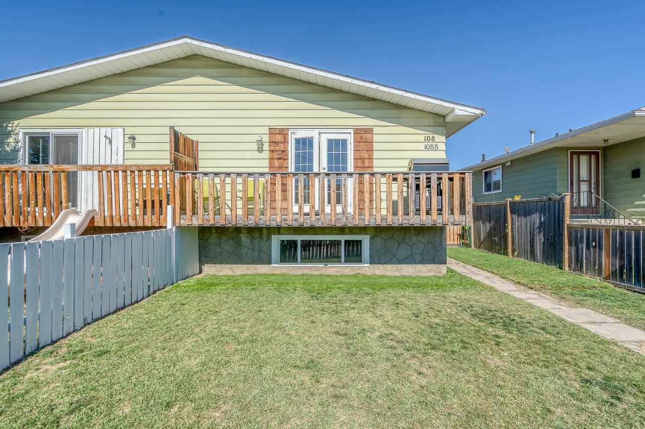 Private Bedroom On Renovated Duplex Main Floor - Dover YYC Exterior foto